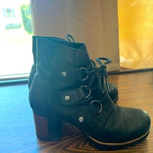Sorel black heeled lace up boots 5.5